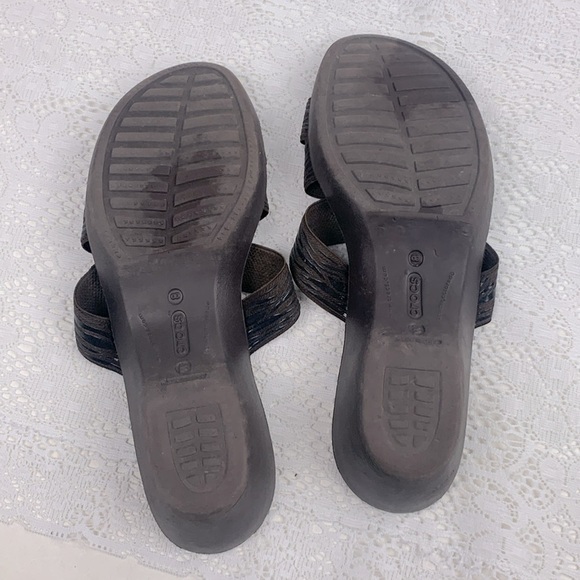 Crocs Wedge sandals Dark Brown cross strap stretch Size 8 low heel Cushioned - Picture 9 of 11